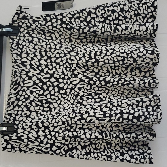 Guess Mini Skirt NWT very pretty style LEOPARD JACQUARD SKIRT SIZE 12 - Picture 5 of 10